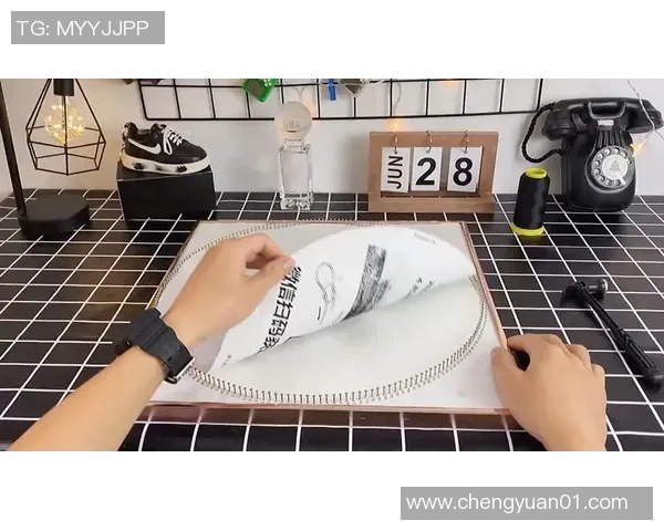 足球绕线画的艺术魅力与创作技巧探讨